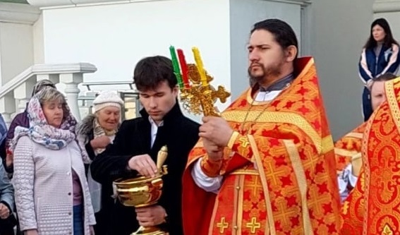 Священник Максим Зорин призвал опасаться исцеляющих церковных бабушек