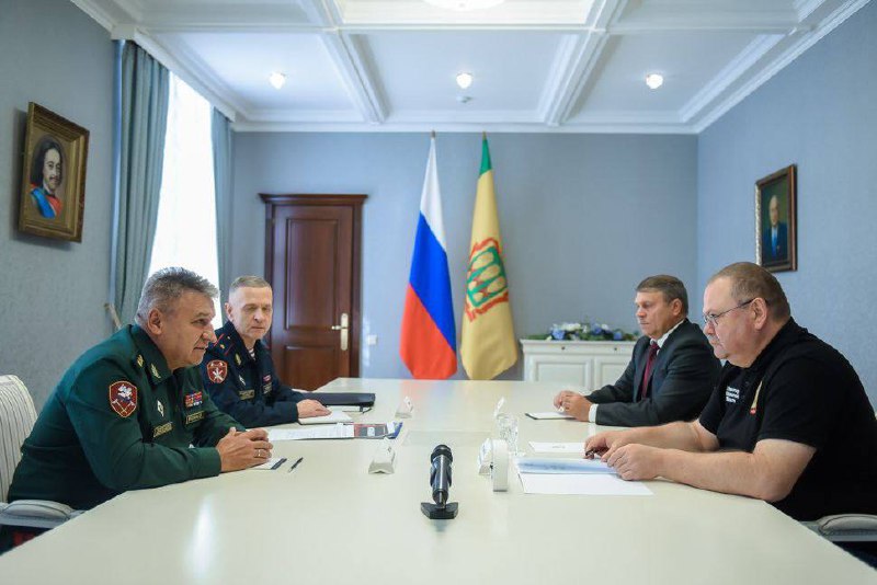 Олег Мельниченко встретился с командующим войск нацгвардии в ПФО Сергеем Просяником