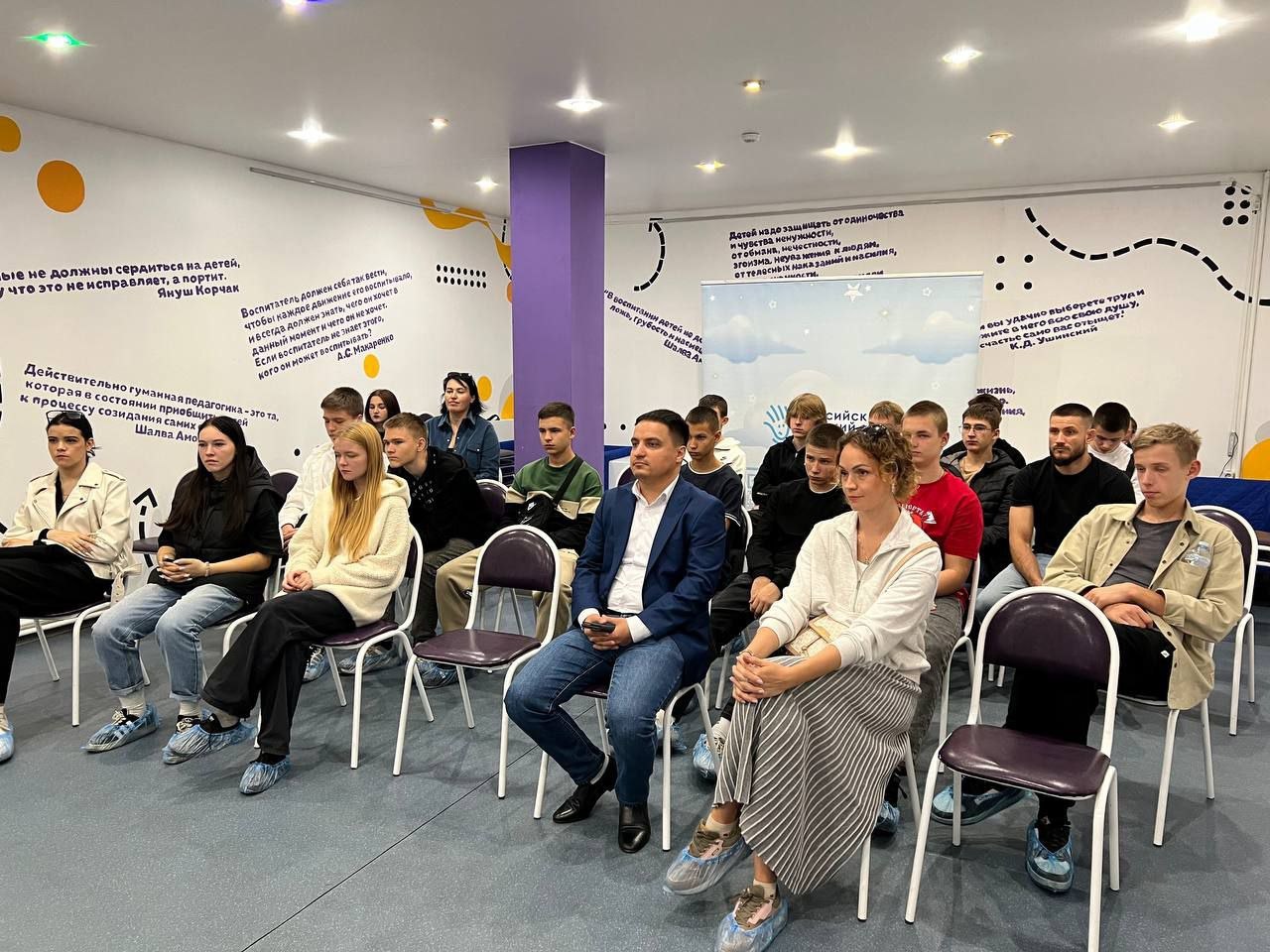 Звезда ММА Георгий Емельянов провел встречу со студентами в Пензе