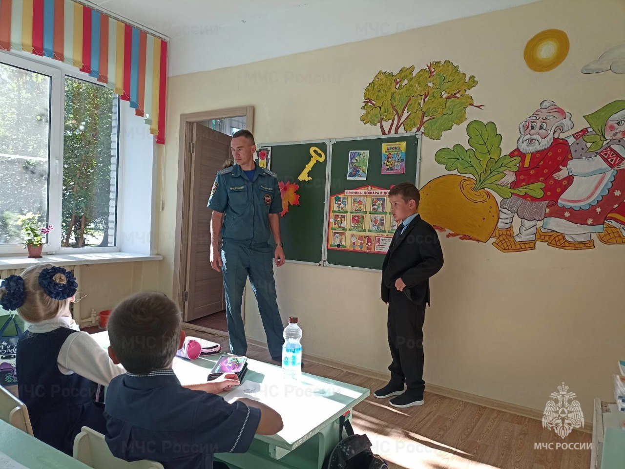 Спасатели МЧС провели урок пожарной безопасности для первоклассников в Пензенской области