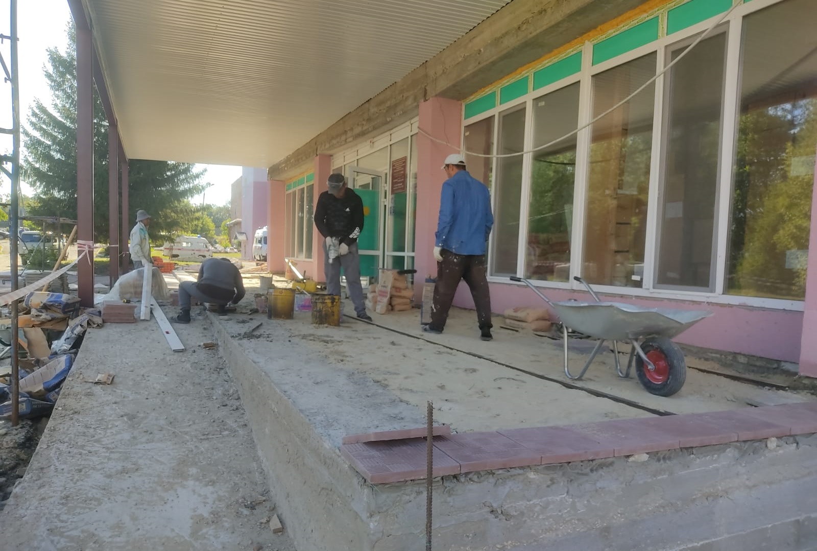 В Белинской районной больнице ремонтируют входную группу