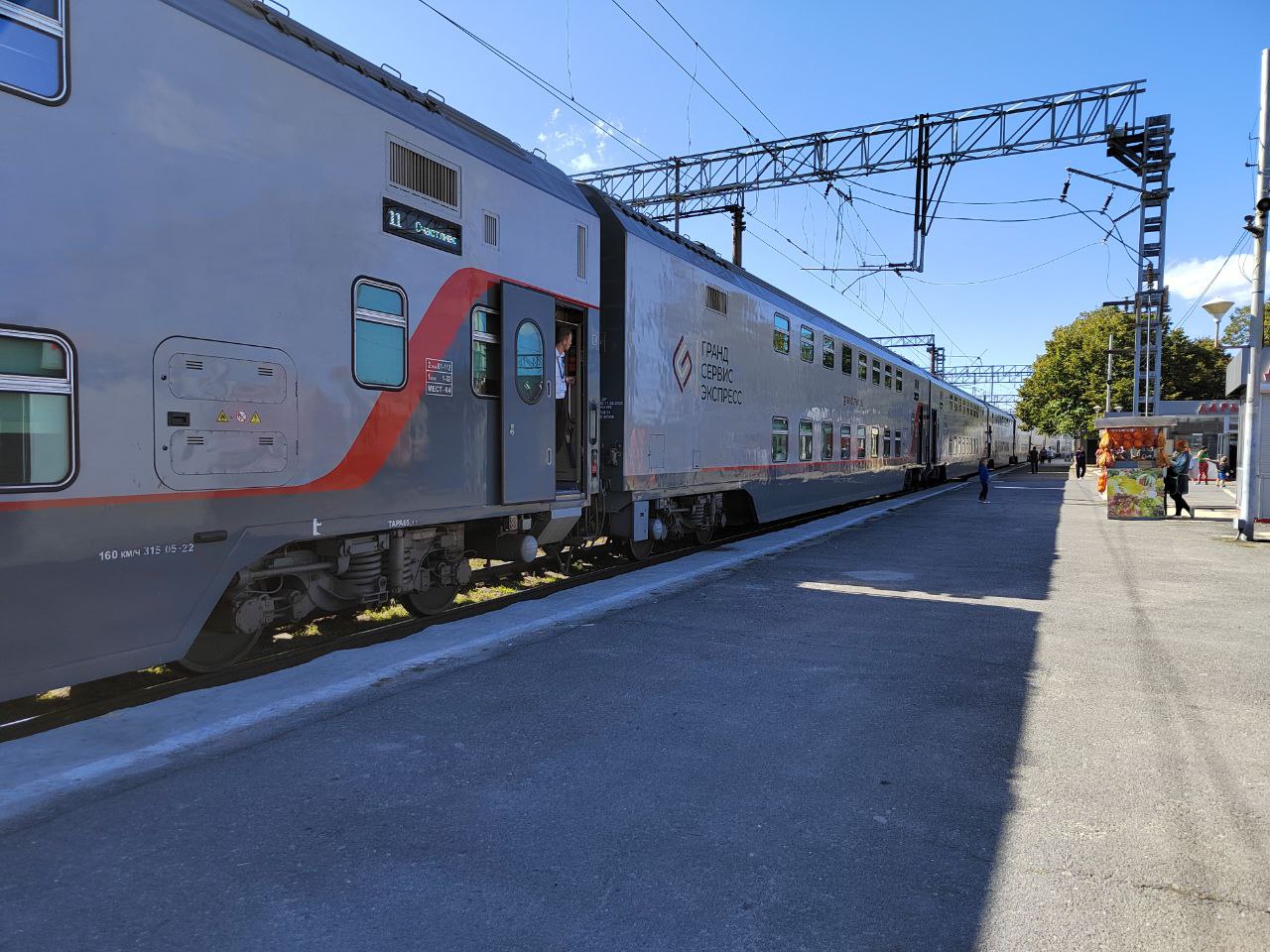 В Городищенском районе пассажиры рисковали жизнью из-за стоянки грузовых поездов