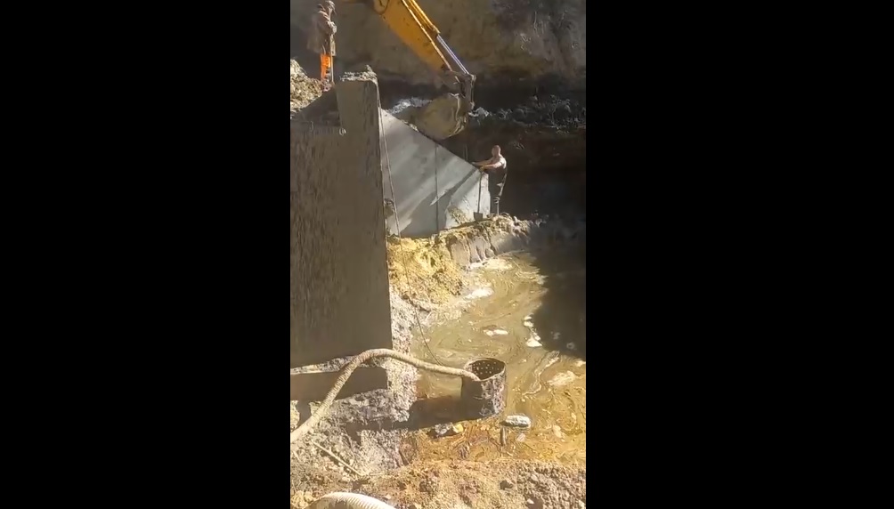 В Кузнецке на переезде в Западный вновь потекла вода из ручья