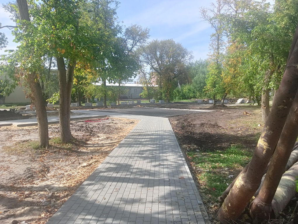 В Сердобске в сквере Островского проложили новые пешеходные дорожки