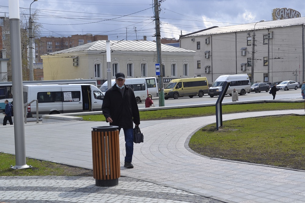 В Кузнецке поставили остановки, но забыли про урны