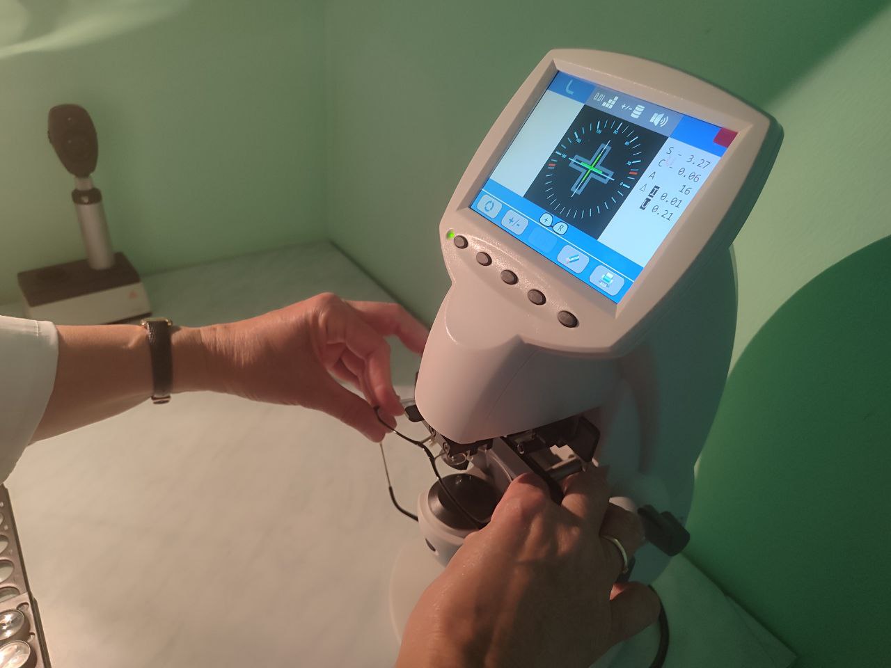 Для двух пензенских поликлиник закупили автоматические диоптриметры