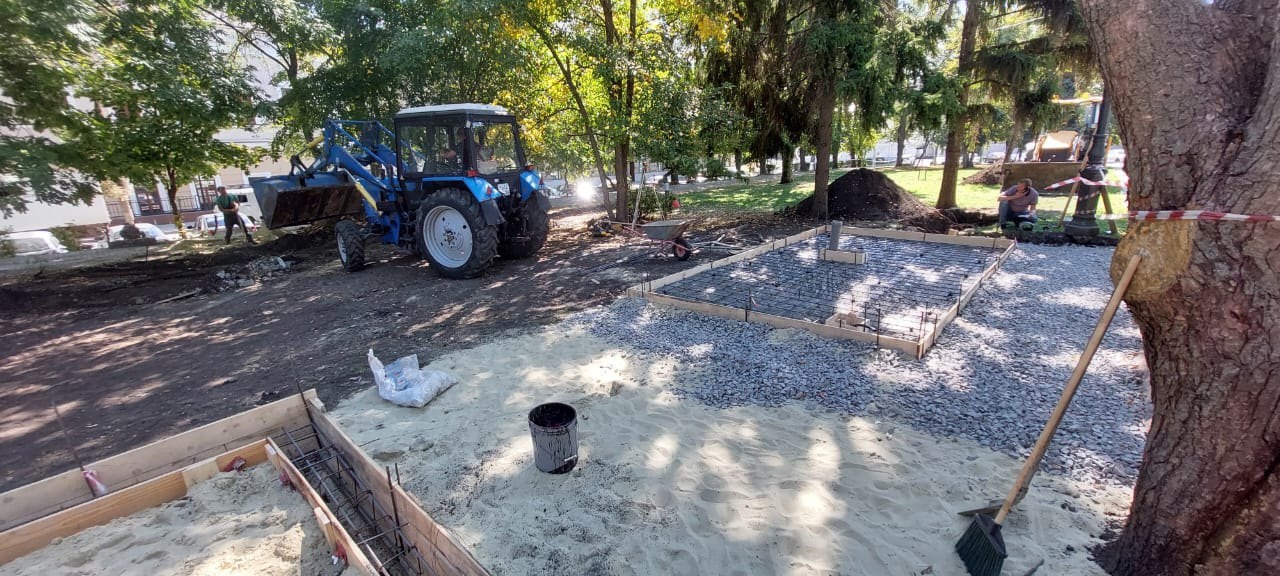 В Пензе начали устанавливать информационный центр и туалет в сквере Лермонтова