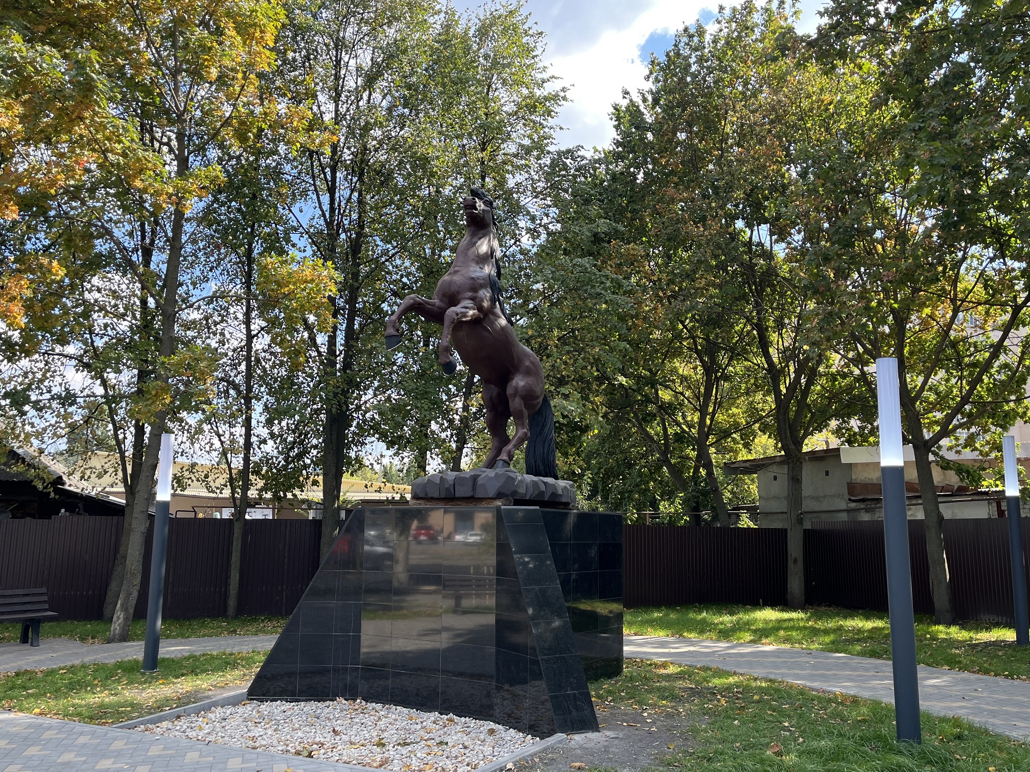 В Кузнецке появился новый сквер и арт-объект от мецената