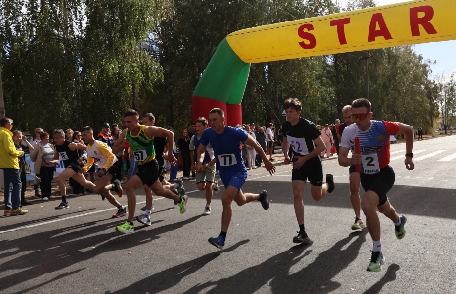 800 легкоатлетов Пензенской области поборолись за призы губернатора в Колышлее