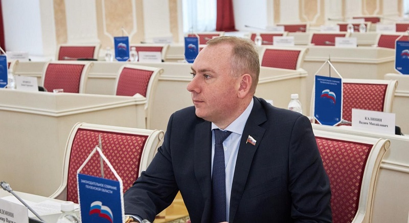 Владимир Вдонин помог детям из Вадинска собраться в школу