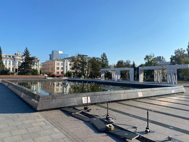 В Пензе фонтан на улице Московской начали готовить к зиме