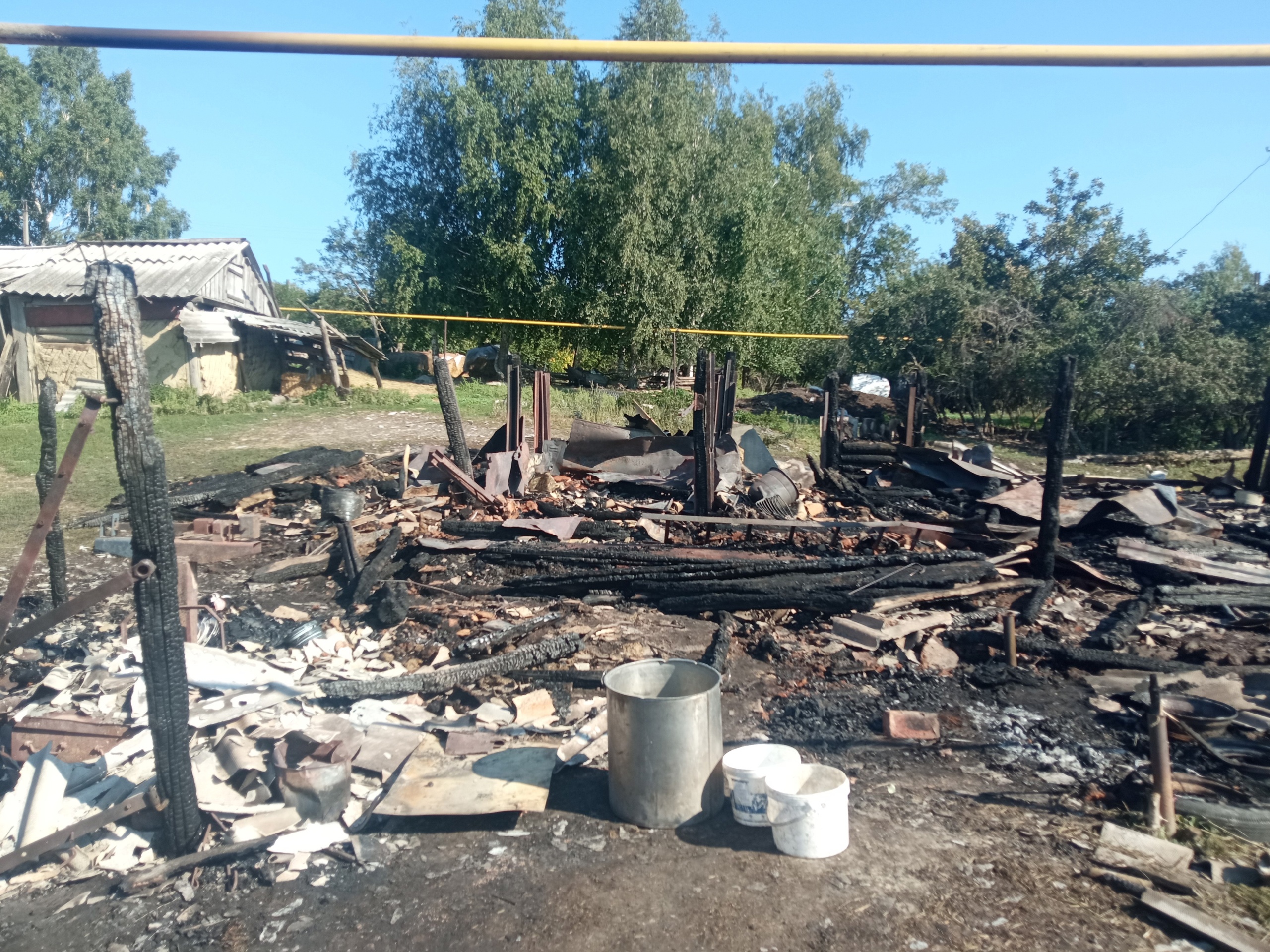 В Каменском районе поздней ночью тушили серьезный пожар