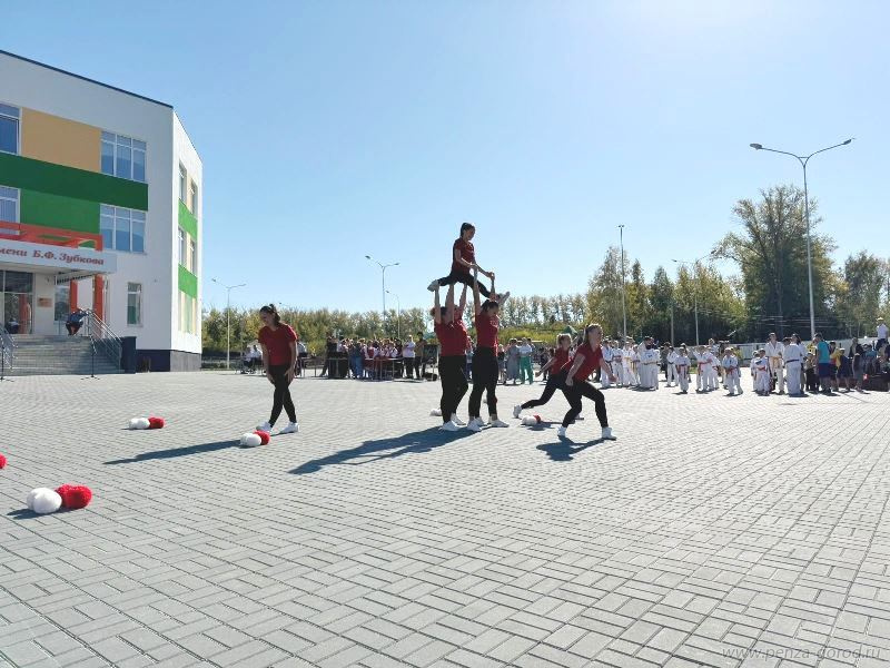 В новой школе в Заре откроют секции по чирлидингу и самбо