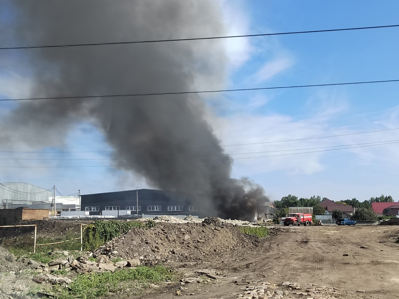 В Пензе на улице Бийской был замечен густой черный дым