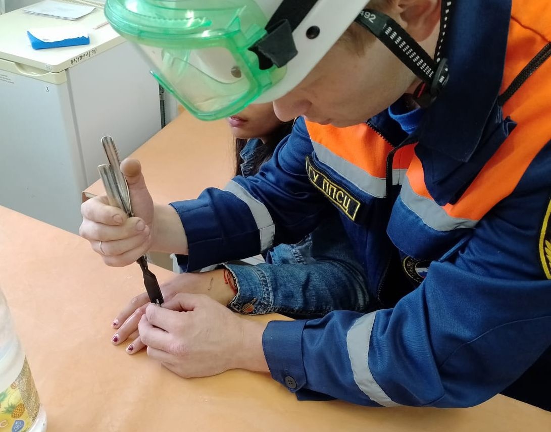 Пензенские спасатели выезжали в больницу на Бекешской для помощи пациентке