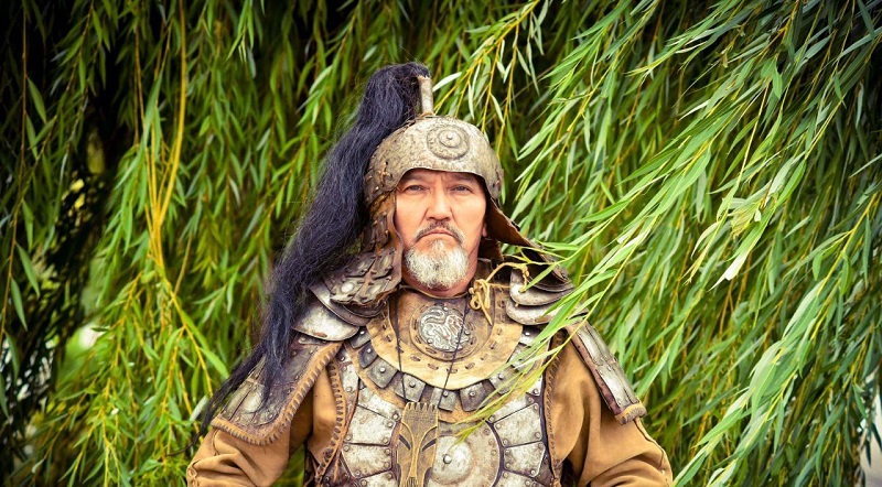 Пензенцам показали костюм Чингизхана из знаменитого фильма