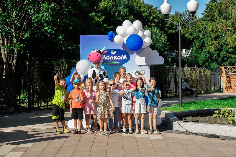 Компания «Молком» провела праздники в честь «Дня знаний»