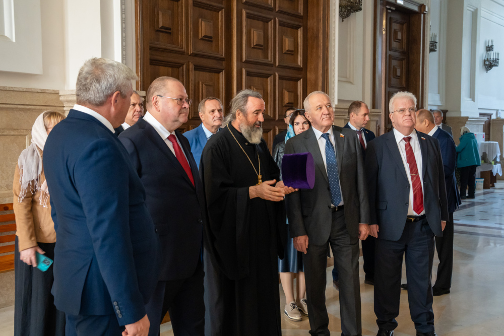 Олег Мельниченко показал представитям Комитета Совфеда Спасский собор