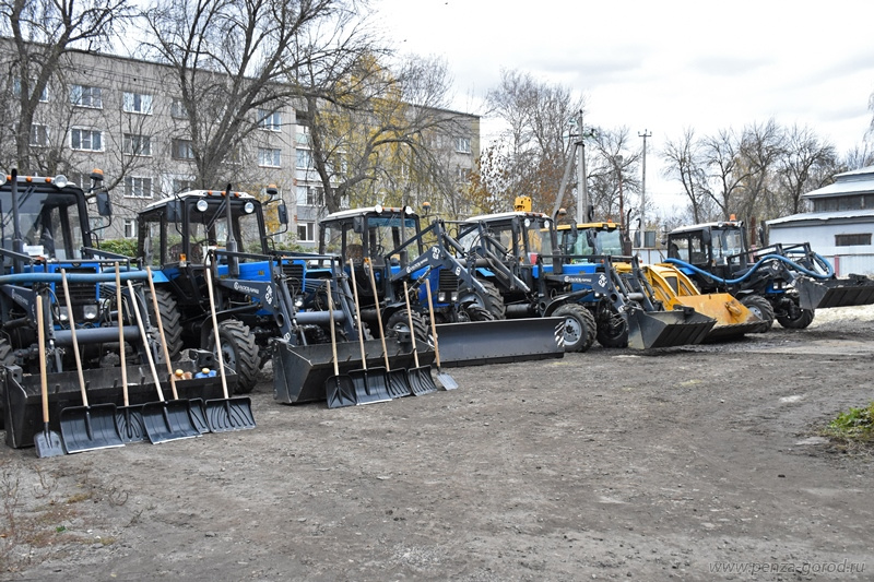 В Пензе 155 единиц техники и тысячи тонн реагентов заготовили для борьбы со снегом