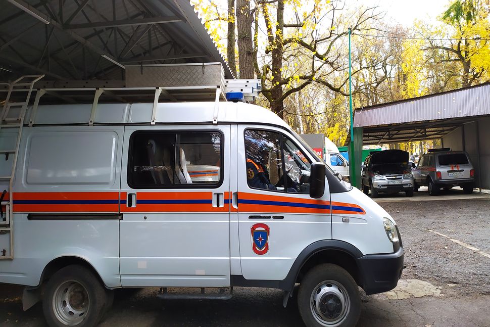 В Пензе спасатели помогли ребенку, застрявшему пальцем в игрушке