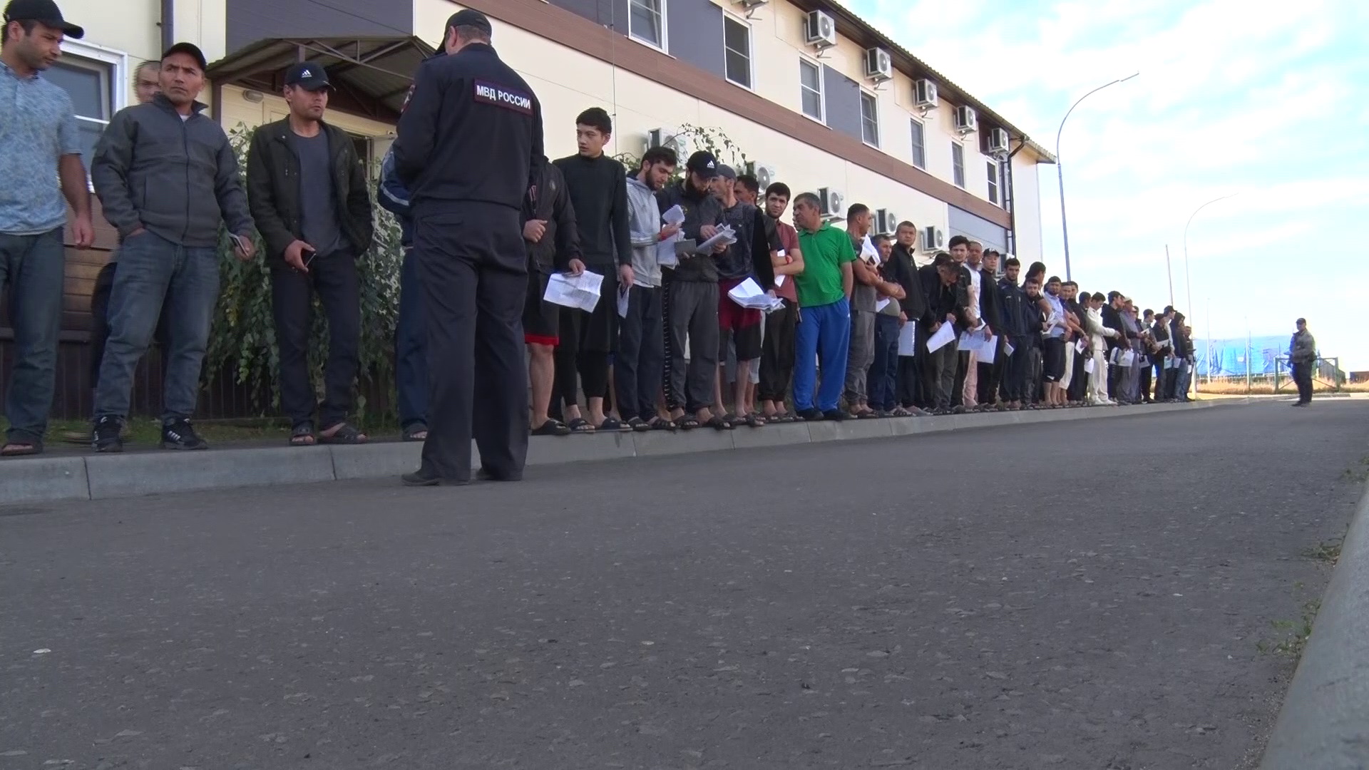 В Пензенской области после рейда полиции из страны выдворили 12 иностранцев