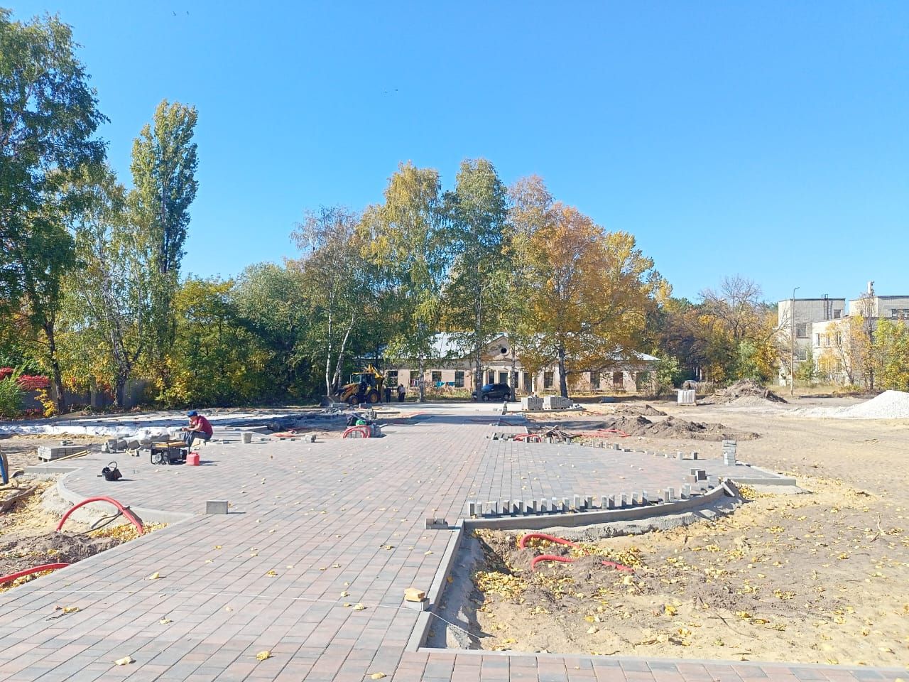 В сердобском сквере Семья готовятся к заливке бетона