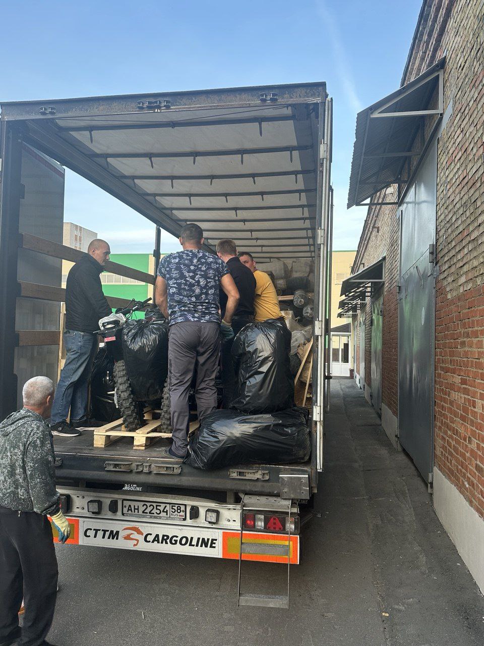 Пензенские промышленники отправили девятый гуманитарный конвой в зону СВО