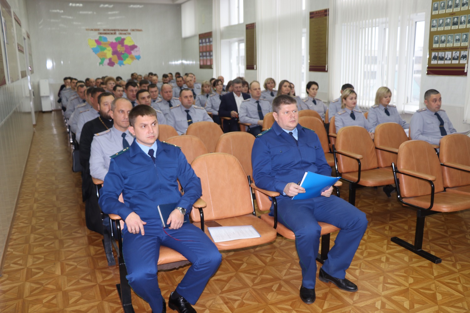 В пензенских колониях у осужденных изъяли 10 телефонов и наркотики