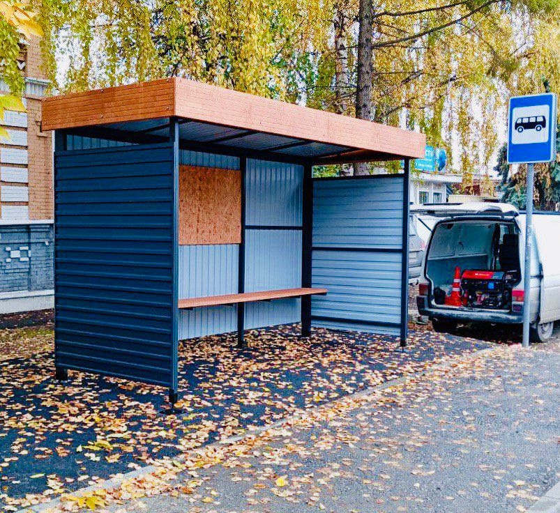 В Пензе на улице Каракозова появился новый остановочный павильон