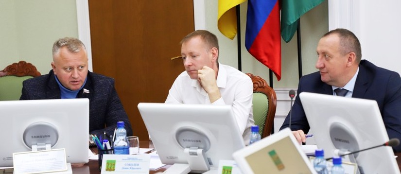 Пензенские депутаты обсудили работу ЖКХ и график приемов граждан