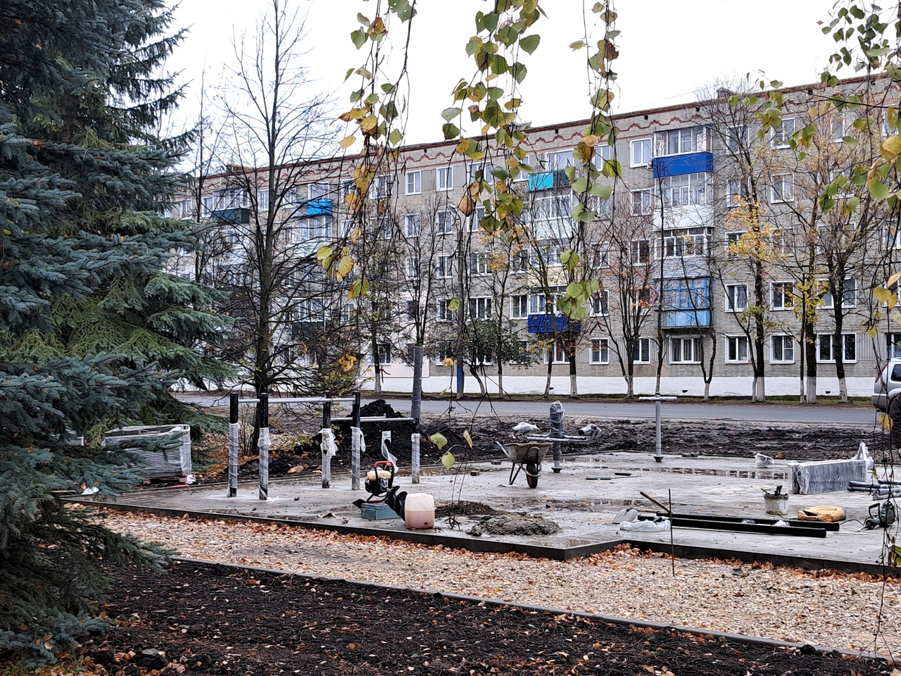 В Сердобске начали установку тренажеров в сквере Ясенки