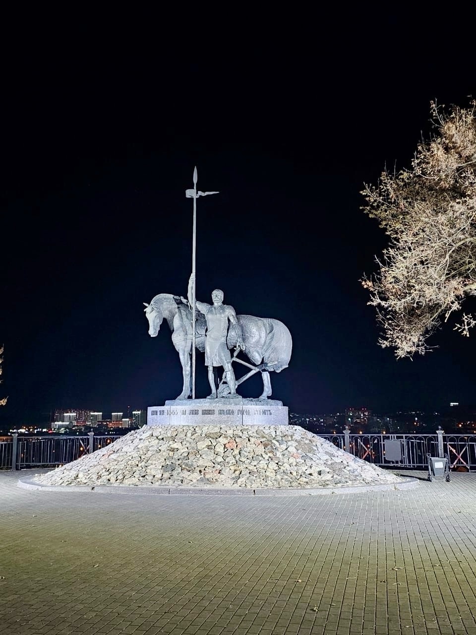 Пензенцам ответили, появится ли дополнительная подсветка памятника Первопоселенцу