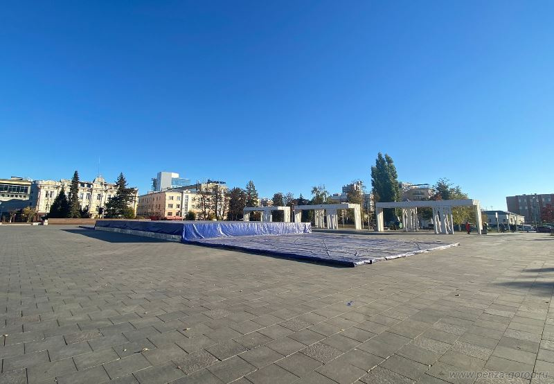 В Пензе «укутали» на зиму фонтан на Московской