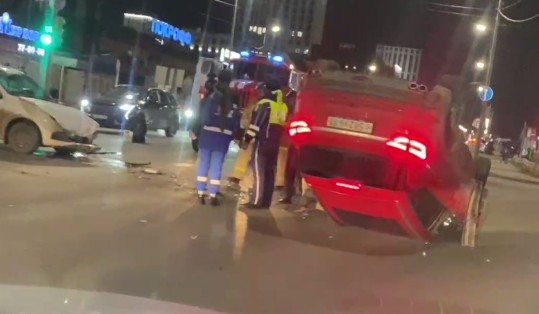 В Пензе на улице Измайлова перевернулась легковушка