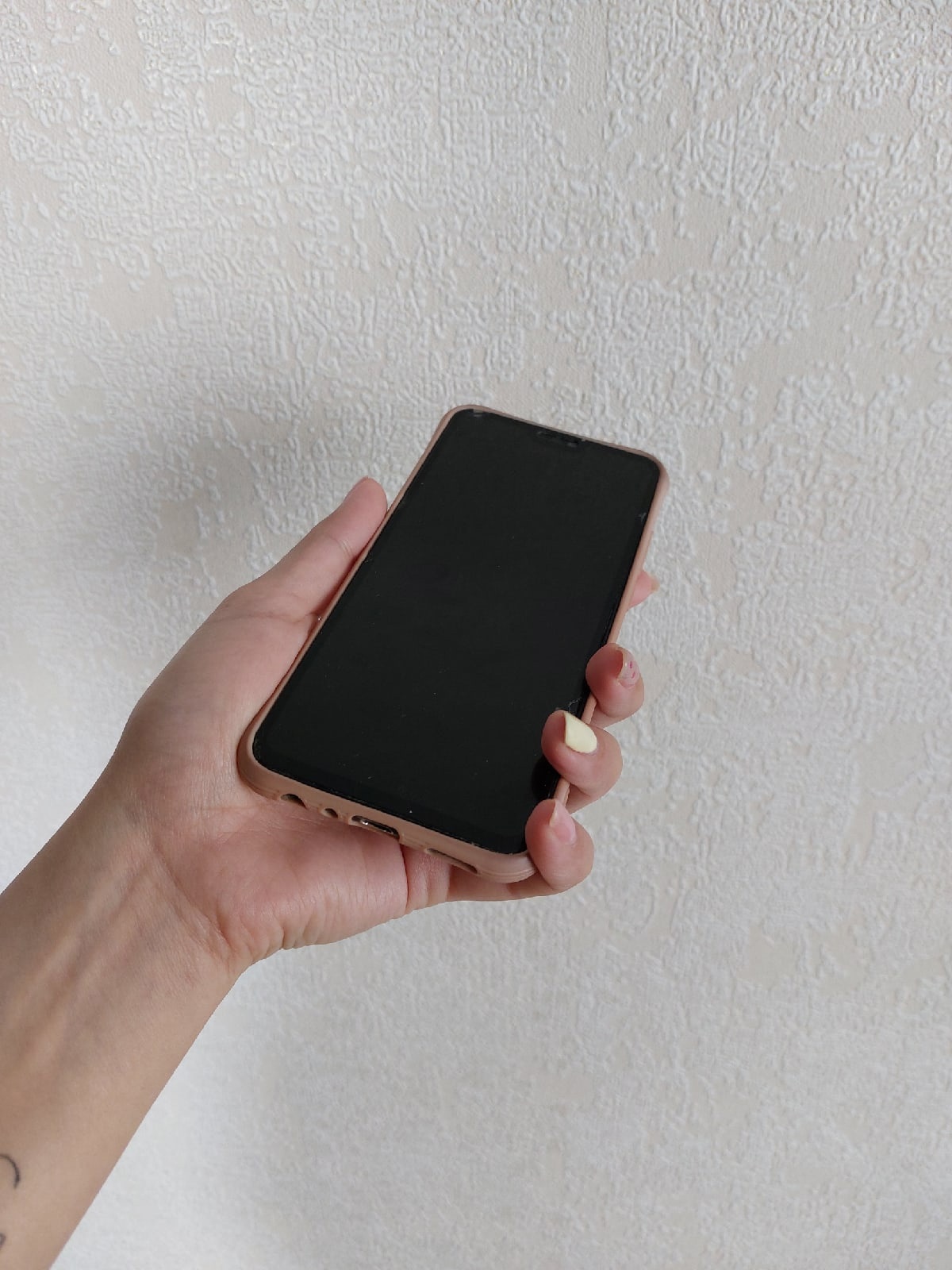 Мошенники крадут деньги россиян через фейковые пуши от банков