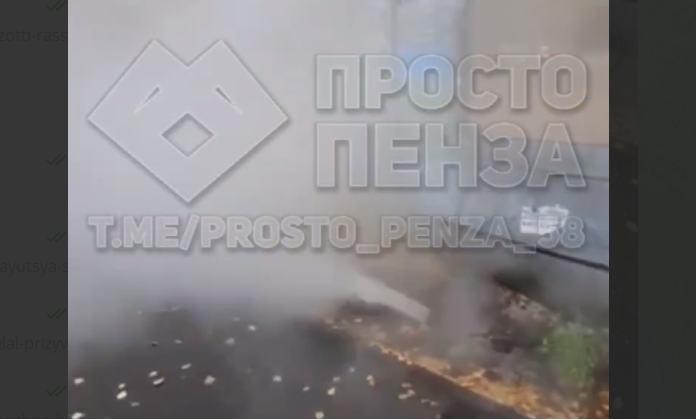 В Пензе возле 13 гимназии забил "гейзер"