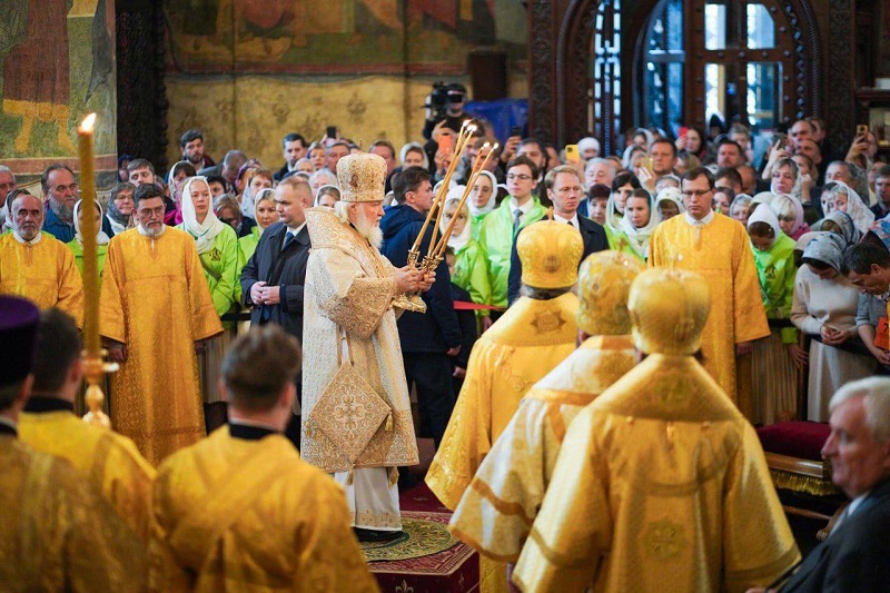 Олег Мельниченко поздравил Игоря Комарова с высокой наградой от РПЦ