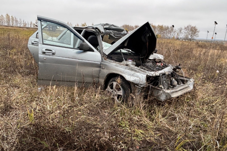 На трассе М5 "Урал" столкнулись "ВАЗ" и фура, фото смертельного ДТП