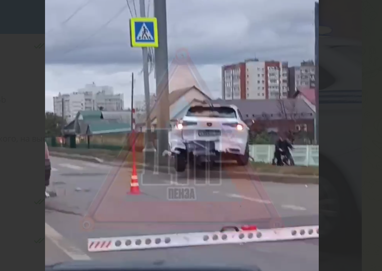 На Терновского столкнулись два кроссовера и перекрыли движение