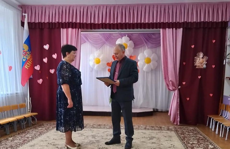 Матери участника СВО из Кузнецка вручили Благодарность от командира