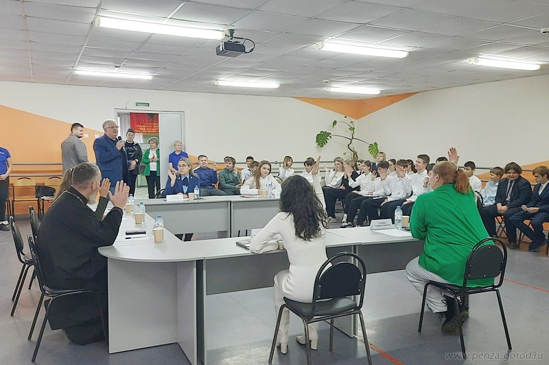 В Пензе обсудили, вредны ли для детей квадробинг, монастыринг и хоббихорсинг