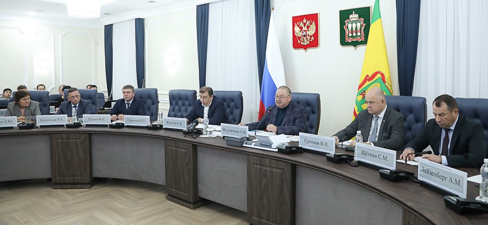 Олег Мельниченко поручил усилить контроль за ценами на продукты в регионе