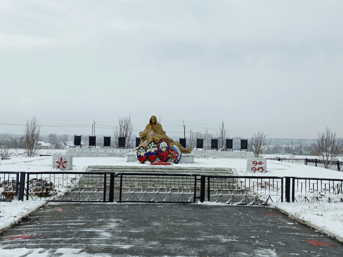 В Сердобске привели в порядок мемориал, пострадавший от штормового ветра