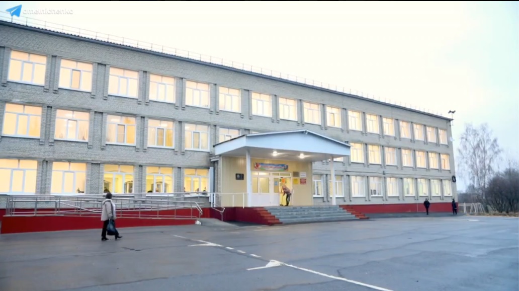 Олег Мельниченко осмотрел отремонтированную школу в Шемышейке