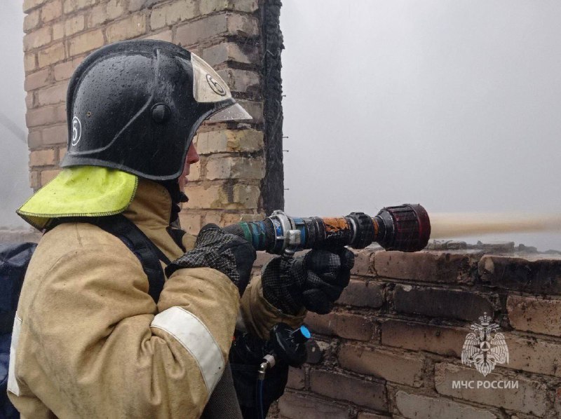 В Пензе потушили горящий дом в 4-м проезде Терновского