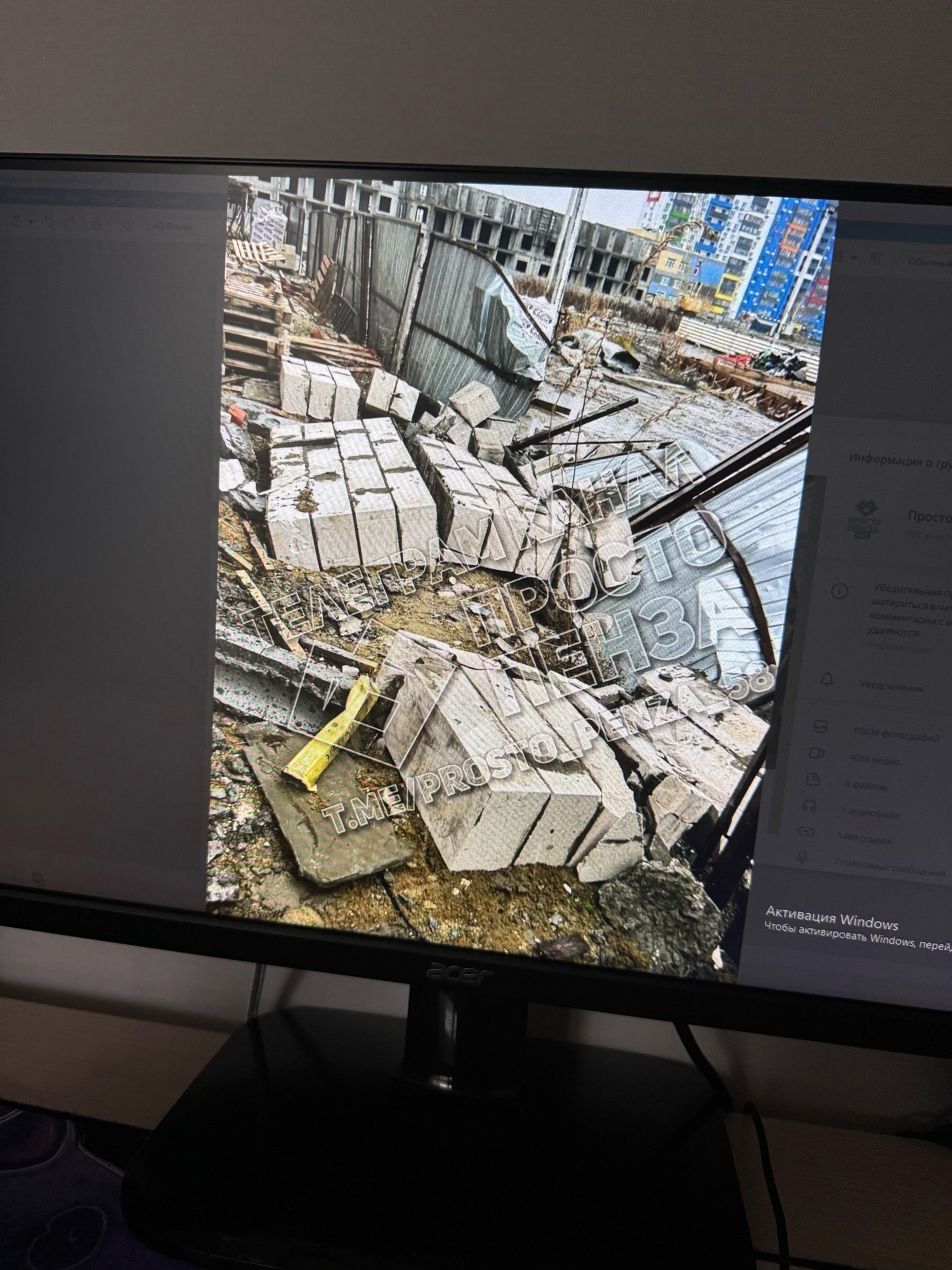 В Заречном вырванная ветром здоровая сосна упала на человека