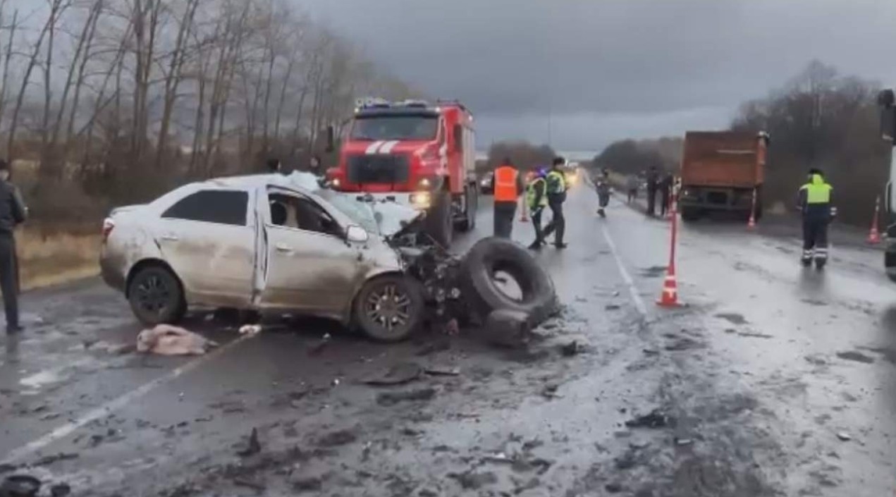 В ГИБДД поделились кадрами с места смертельного ДТП в Кузнецком районе