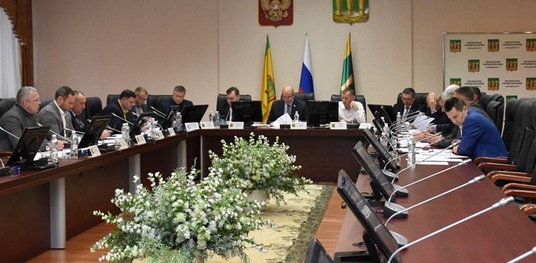 В Пензе направят дополнительные средства на ремонт школ и дорог