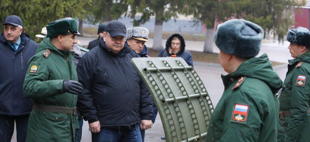 Олег Мельниченко наградил офицеров и преподавателей ПАИИ