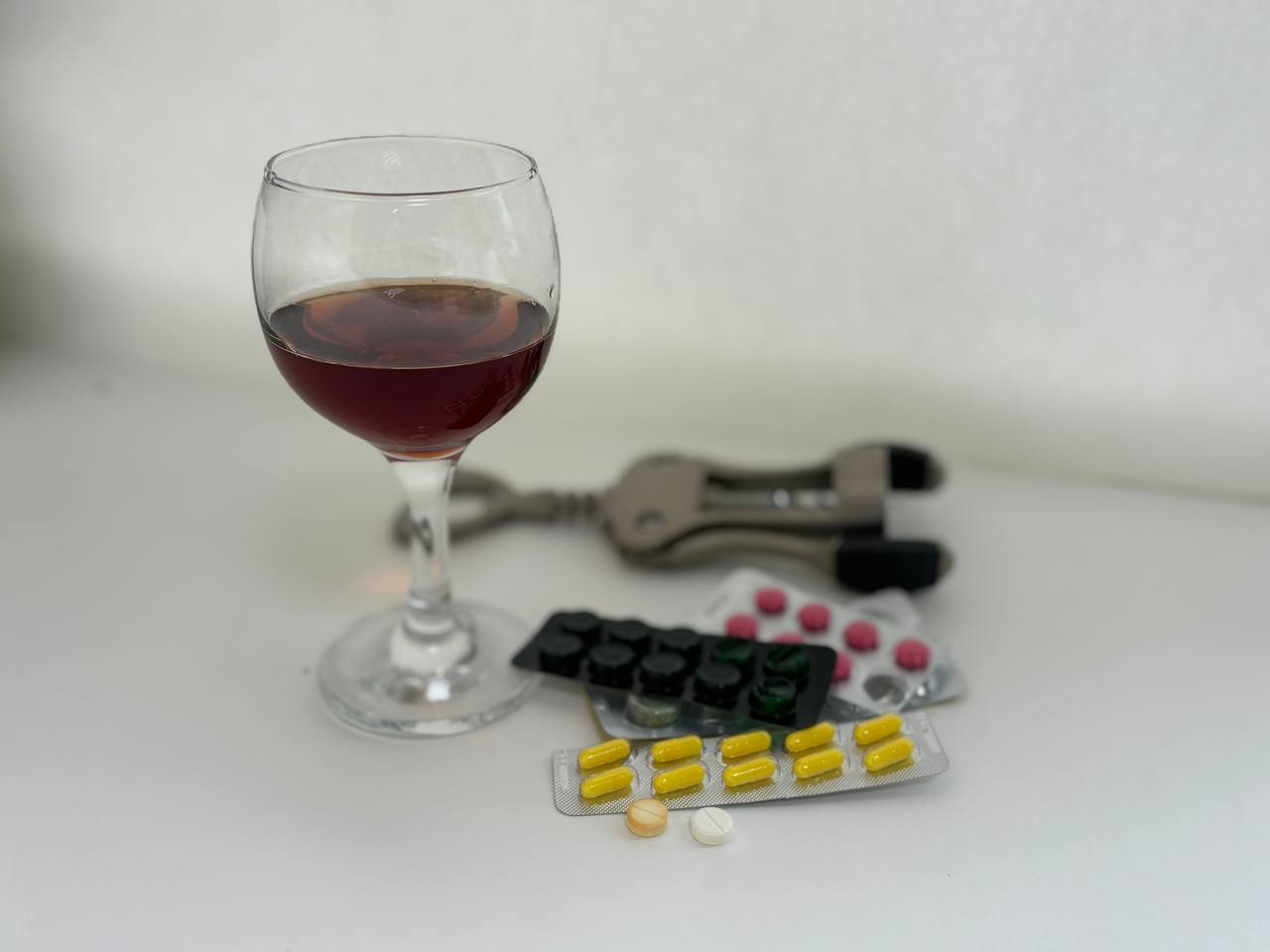 Клинический психолог рассказала, чем пензенцам грозит коктейль из спиртного и антибиотиков